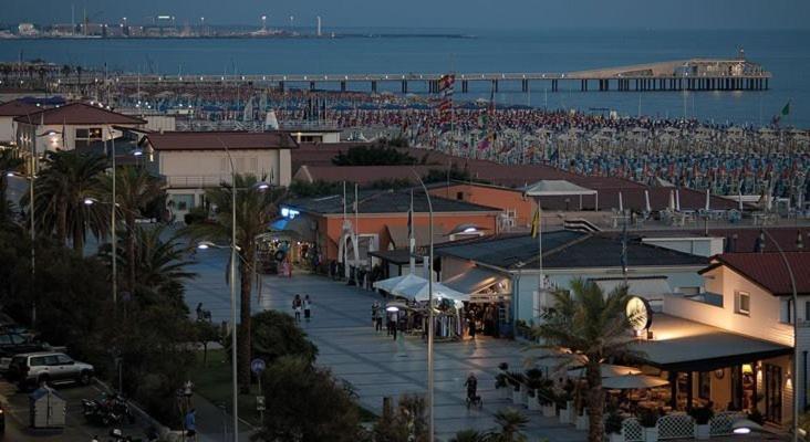 Hotel Dei Tigli Lido di Camaiore Exterior photo